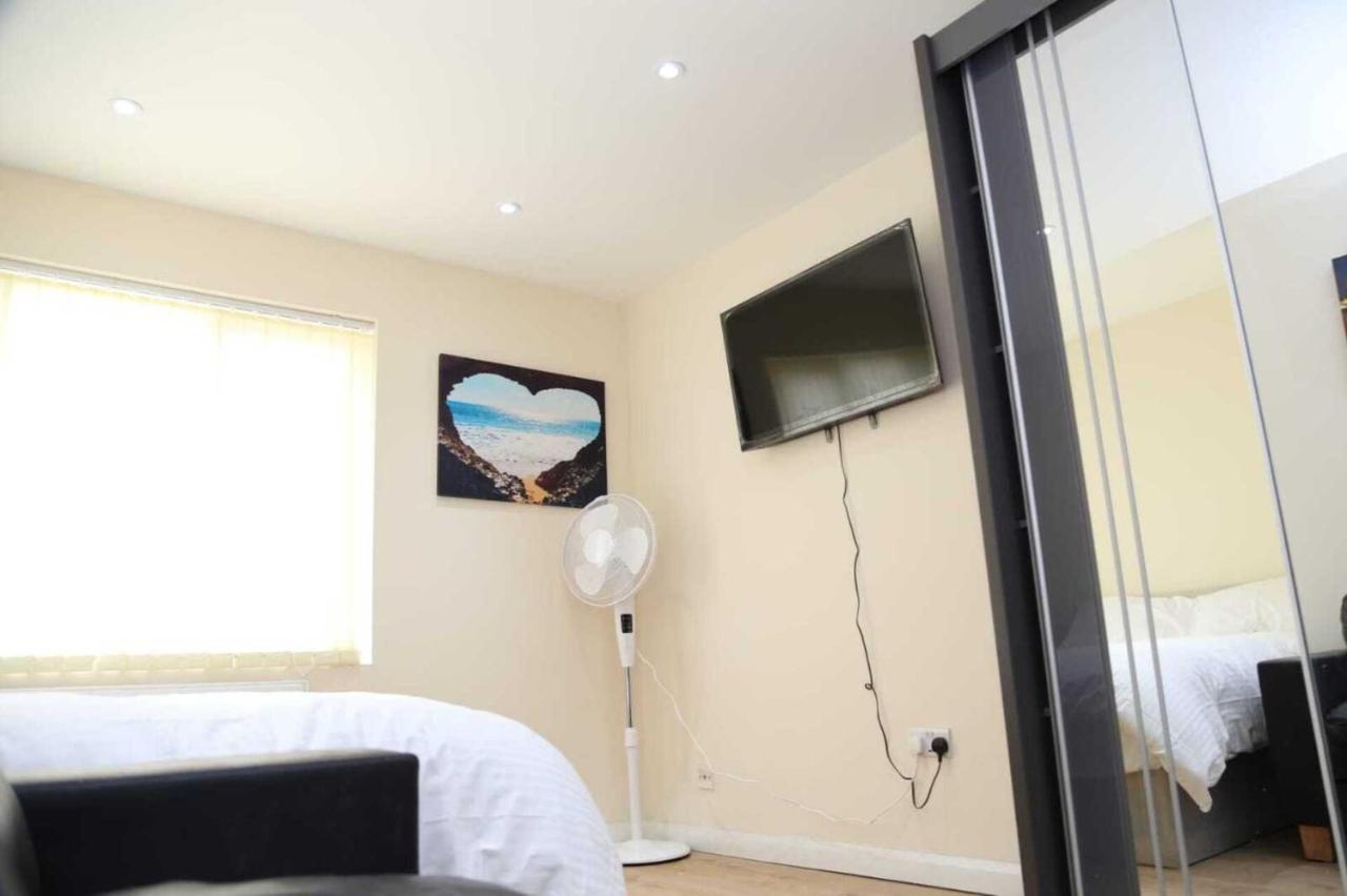 Budget 4-bedrooms In Thamesmead * Londra