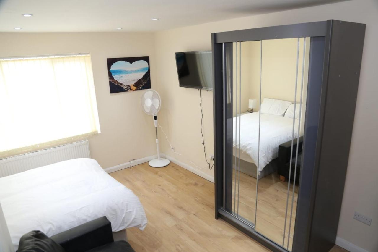 Budget 4-bedrooms In Thamesmead Londra