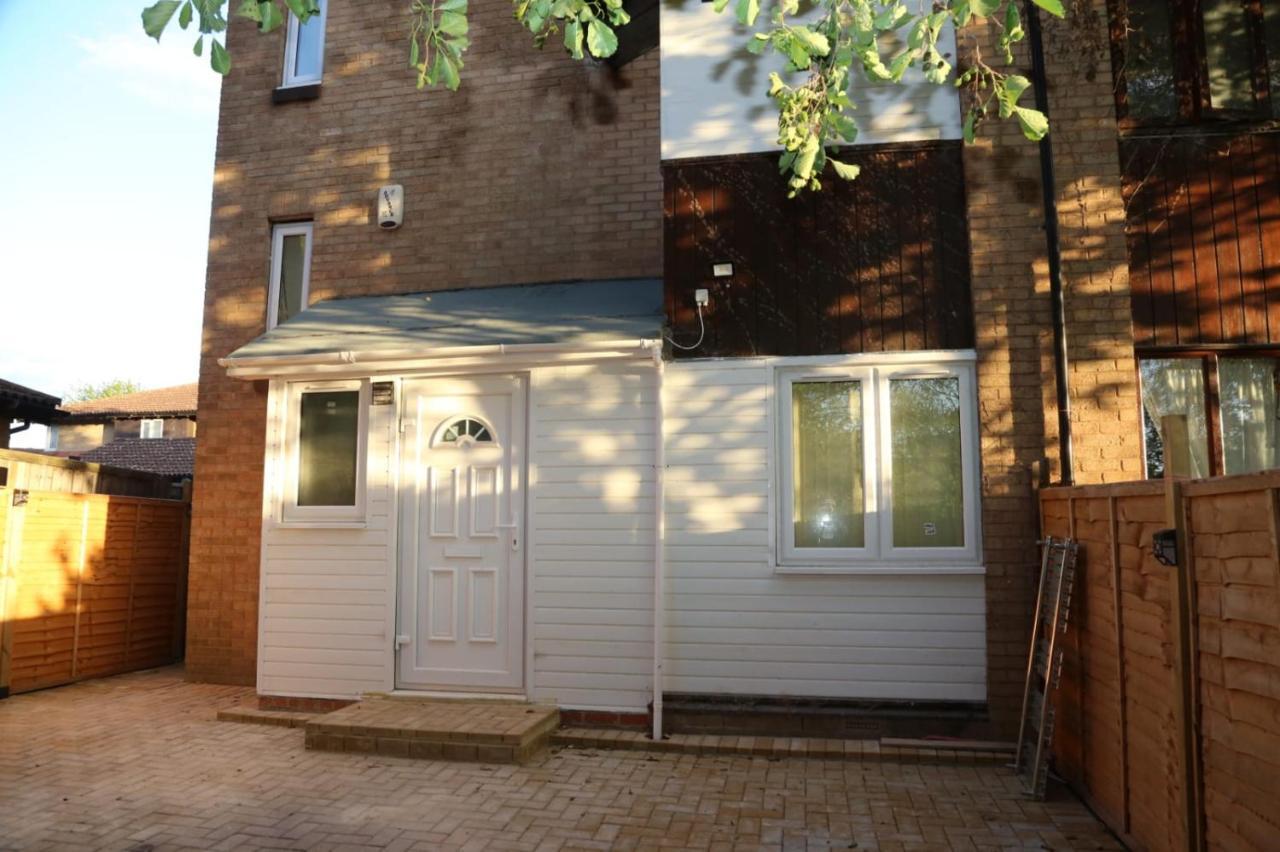 Budget 4-bedrooms In Thamesmead * Londra
